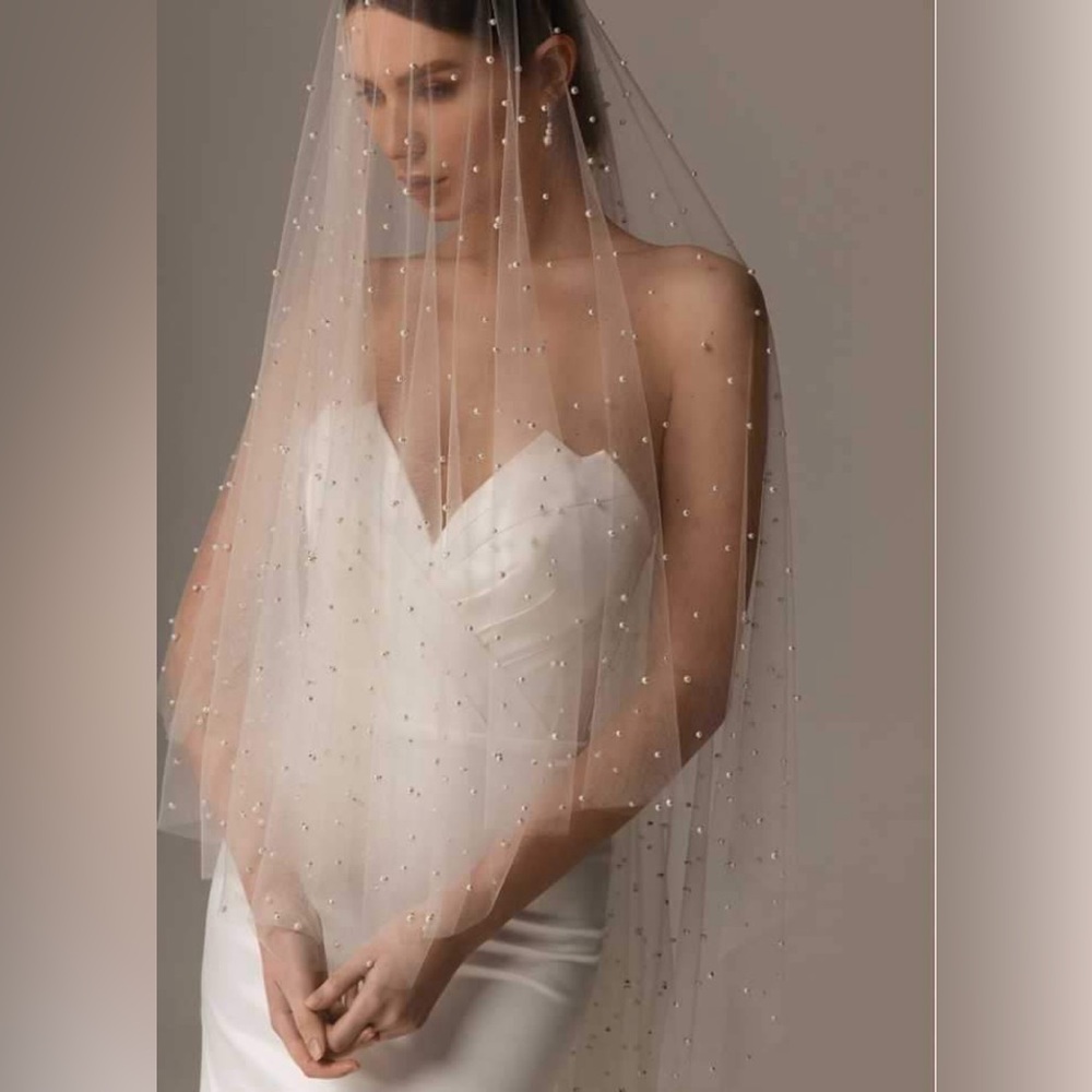 •Eva Lendel• Never Worn Pearl Wedding Veil (Cathedral Length) - No Blusher